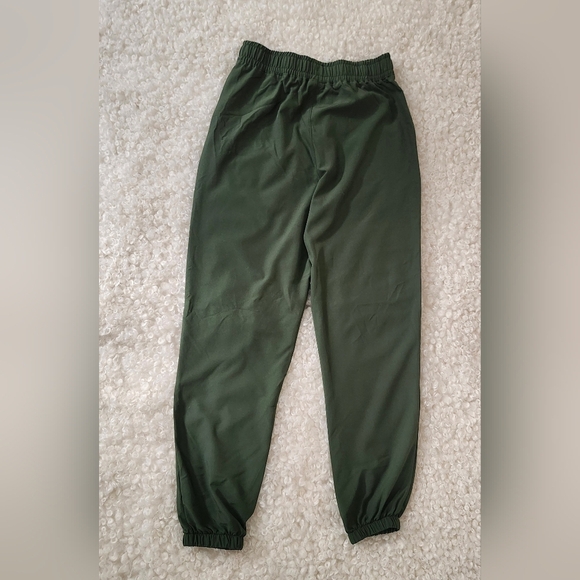 BNWOT Fila Kids' Youth Olive Green Leitweight Jogger Pants  Size US 14–16 Activ - Picture 7 of 10